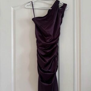 le chateau One-Shoulder Satin Dress in Plum